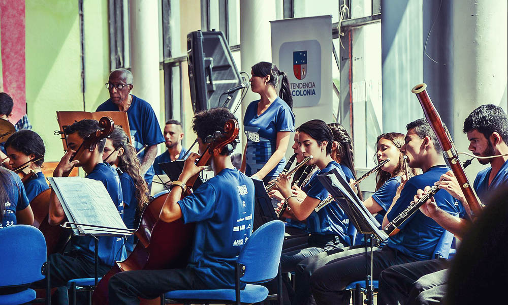 Orquesta Juvenil de Minas Gerais en Liceo de Colonia