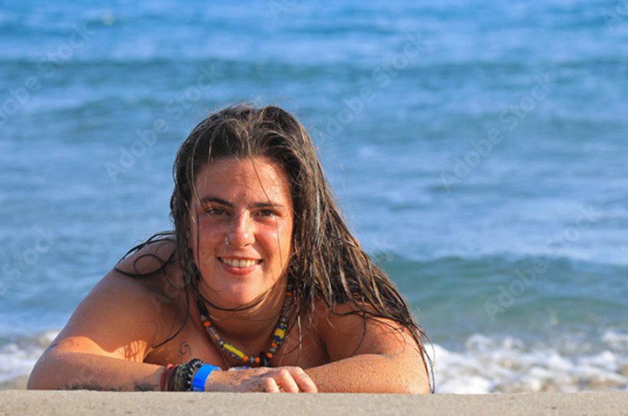 mujer en la playa